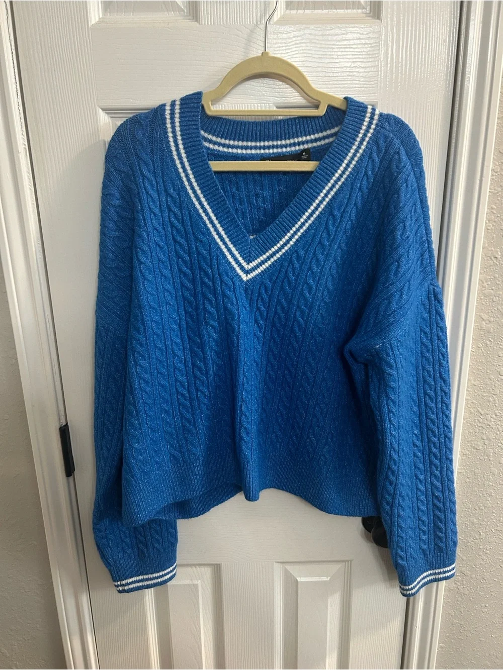 New York and Company women’s NWT size medium CIAO v neck blue and white sweater